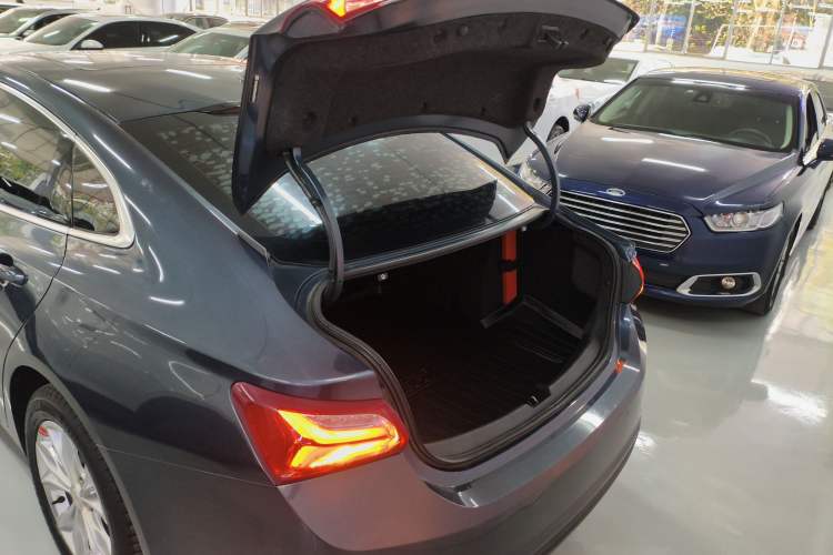 Used Chevrolet Malibu XL 2022 535T Automatic Sport Edition Trunk