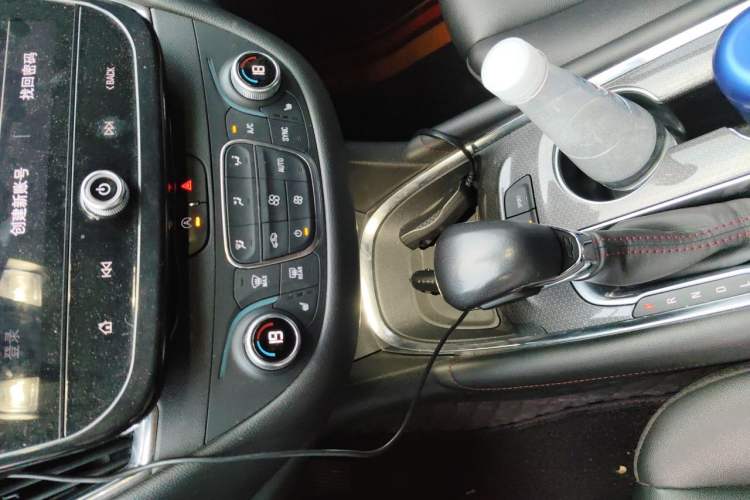 Used Chevrolet Malibu XL 2022 Redline 550T Automatic Sport Edition Audio And AC Panel