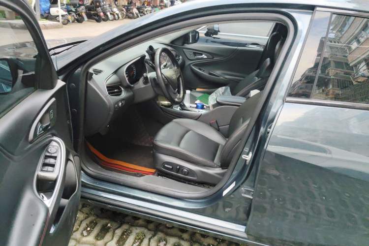 Used Chevrolet Malibu XL 2022 Redline 550T Automatic Sport Edition Interior 3