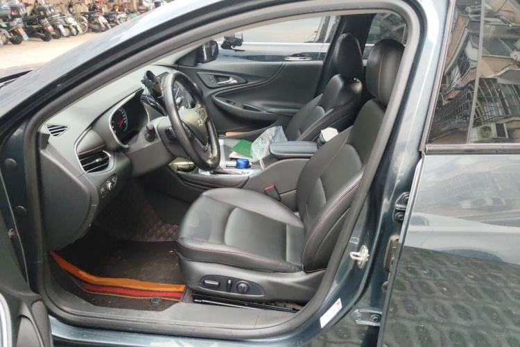 Used Chevrolet Malibu XL 2022 Redline 550T Automatic Sport Edition Left Front Seat