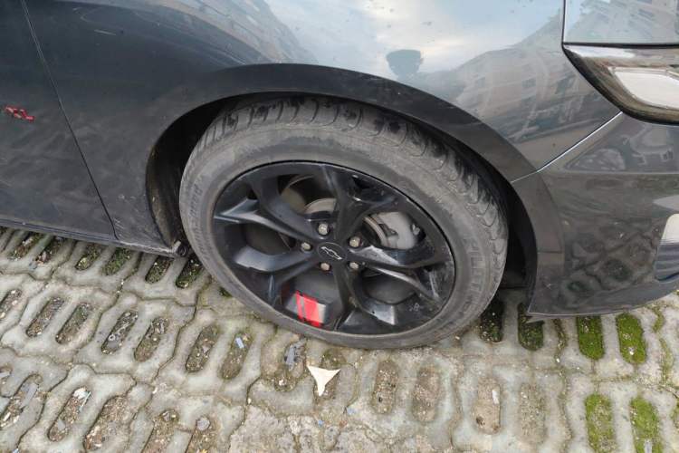 Used Chevrolet Malibu XL 2022 Redline 550T Automatic Sport Edition Right Front Wheel Hub