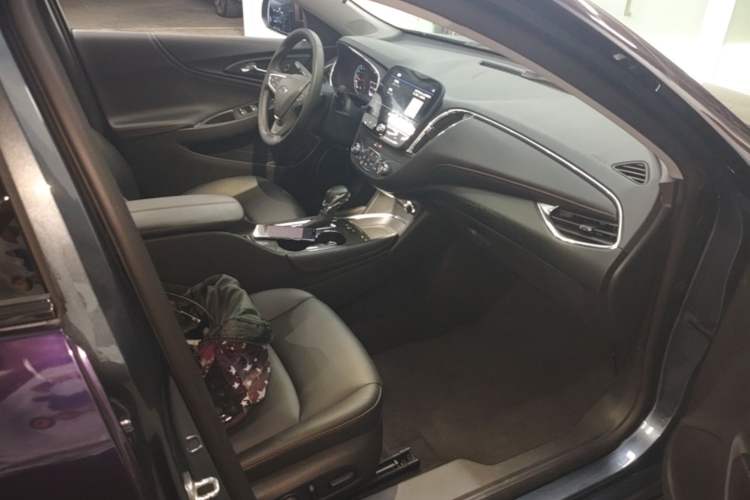 Used Chevrolet Malibu XL 2022 Redline 550T Automatic Sport Edition Right Front Seat