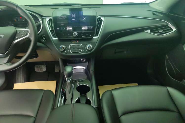 Used Chevrolet Malibu XL 2022 Redline 550T Automatic Sport Edition Audio And AC Panel