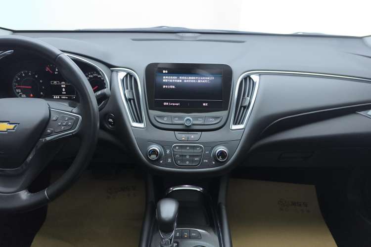 Used Chevrolet Malibu XL 2022 535T Automatic Sport Edition Audio And AC Panel