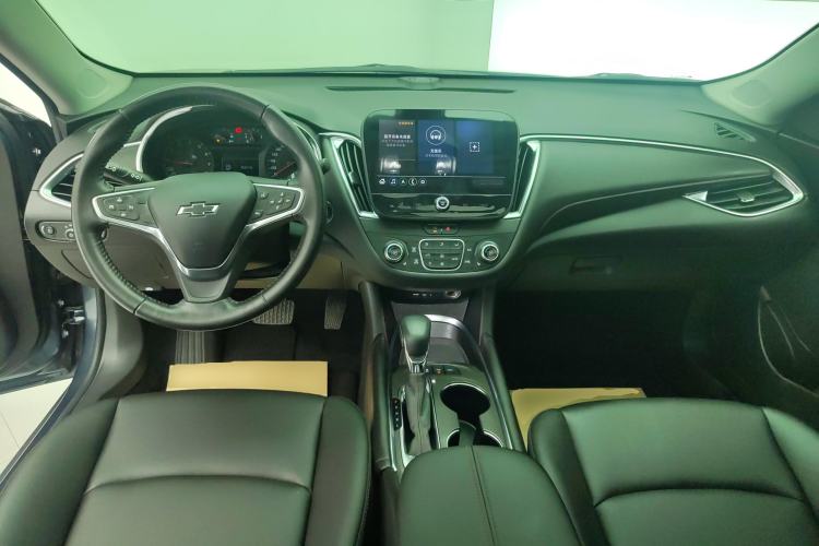 Used Chevrolet Malibu XL 2022 Redline 550T Automatic Sport Edition Center Console