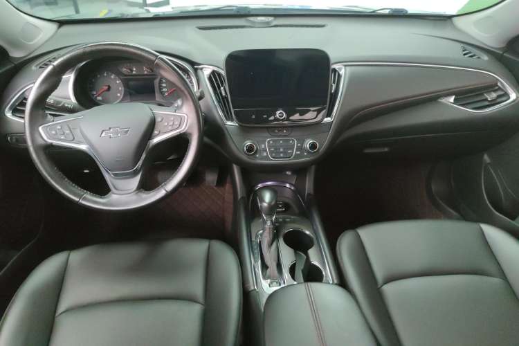 Used Chevrolet Malibu XL 2022 Redline 550T Automatic Sport Edition Center Console