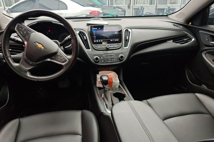 Used Chevrolet Malibu XL 2022 535T Automatic Sport Edition Center Console