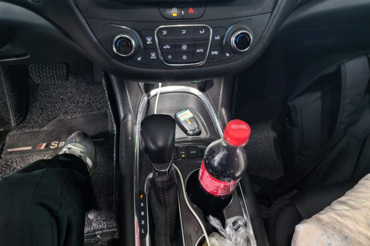 Used Chevrolet Malibu XL 2022 Redline 550T Automatic Sport Edition Gear Lever
