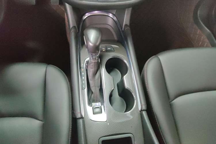 Used Chevrolet Malibu XL 2022 Redline 550T Automatic Sport Edition Gear Lever