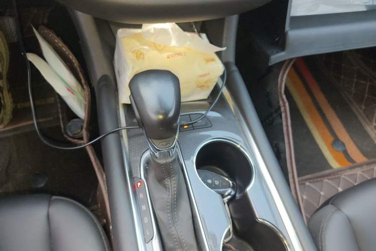 Used Chevrolet Malibu XL 2022 535T Automatic Sport Edition Gear Lever