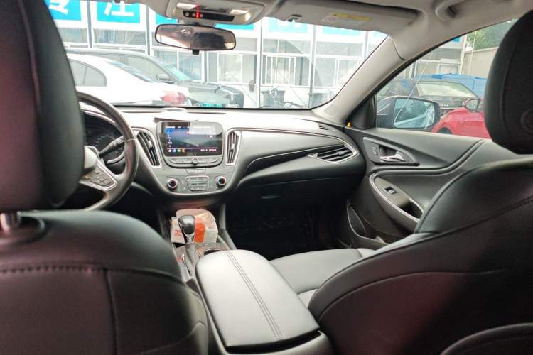 Used Chevrolet Malibu XL 2022 535T Automatic Sport Edition Headliner