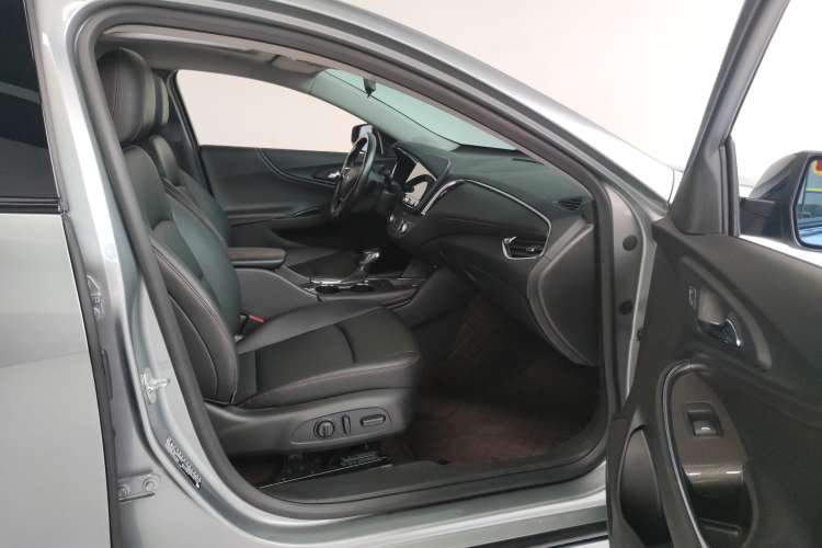 Used Chevrolet Malibu XL 2022 Redline 550T Automatic Sport Edition Right Front Seat