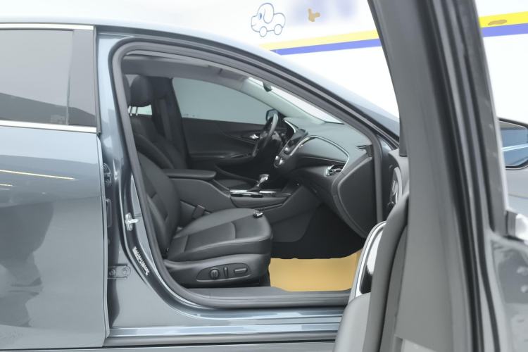 Used Chevrolet Malibu XL 2022 535T Automatic Sport Edition Right Front Seat
