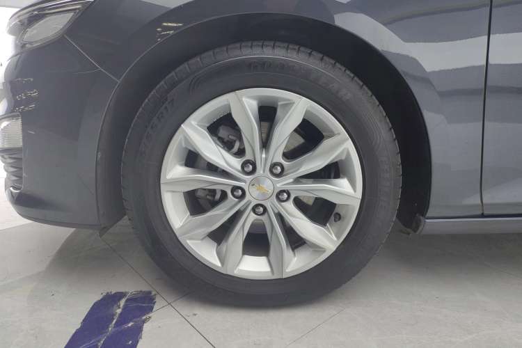 Used Chevrolet Malibu XL 2022 535T Automatic Sport Edition Right Front Wheel Hub