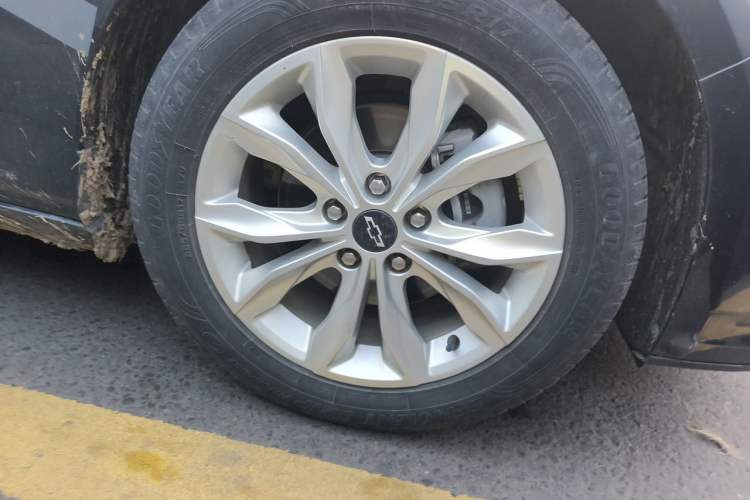 Used Chevrolet Malibu XL 2022 535T Automatic Sport Edition Right Front Wheel Hub