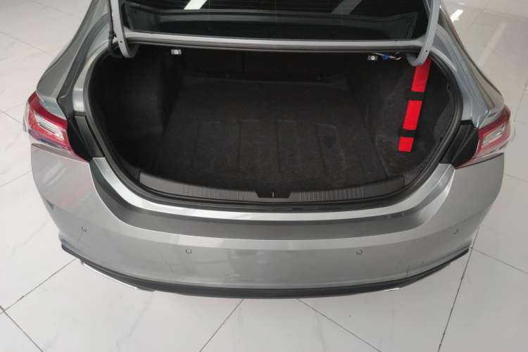 Used Chevrolet Malibu XL 2022 Redline 550T Automatic Sport Edition Trunk