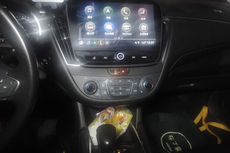 Used Chevrolet Malibu XL 2022 Redline 550T Automatic Sport Edition Audio And AC Panel