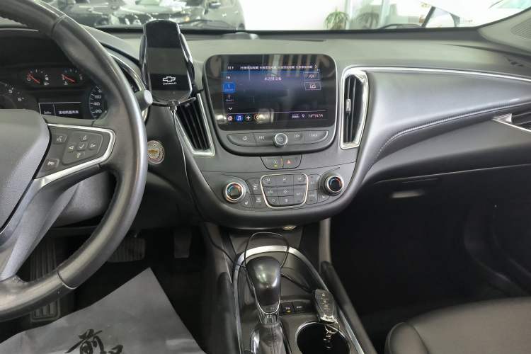 Used Chevrolet Malibu XL 2022 535T Automatic Sport Edition Audio And AC Panel