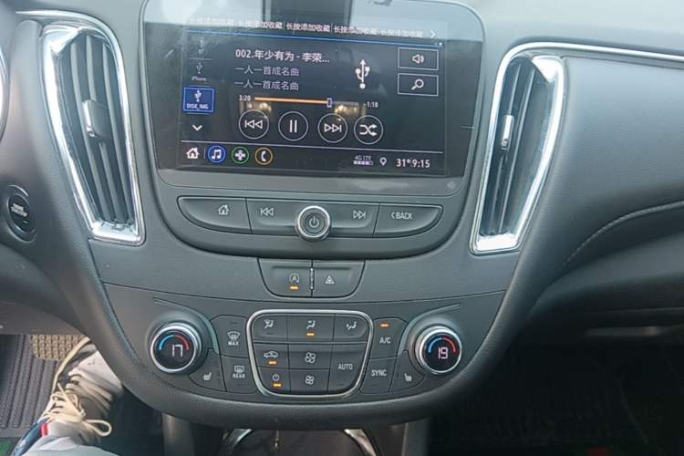 Used Chevrolet Malibu XL 2022 535T Automatic Sport Edition Audio And AC Panel