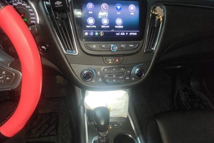 Used Chevrolet Malibu XL 2022 535T Automatic Sport Edition Audio And AC Panel