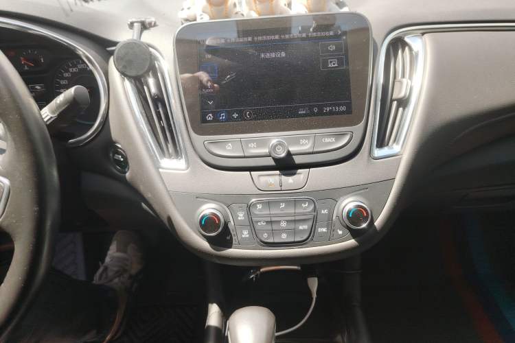 Used Chevrolet Malibu XL 2022 535T Automatic Sport Edition Audio And AC Panel