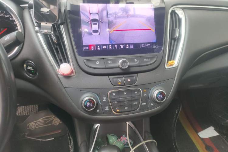 Used Chevrolet Malibu XL 2022 535T Automatic Sport Edition Audio And AC Panel