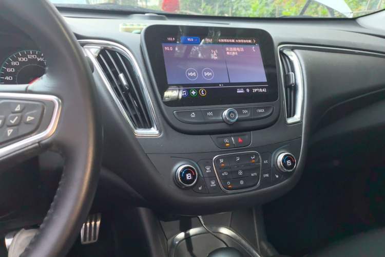Used Chevrolet Malibu XL 2022 535T Automatic Sport Edition Audio And AC Panel