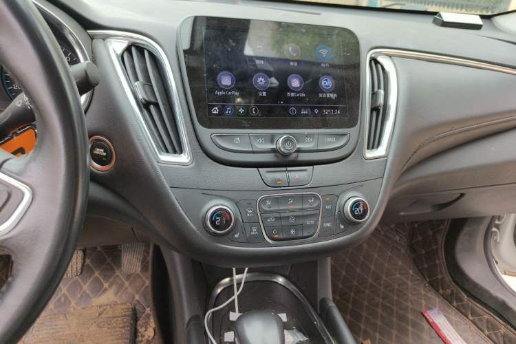 Used Chevrolet Malibu XL 2022 535T Automatic Sport Edition Audio And AC Panel