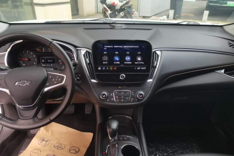 Used Chevrolet Malibu XL 2022 Redline 550T Automatic Sport Edition Audio And AC Panel