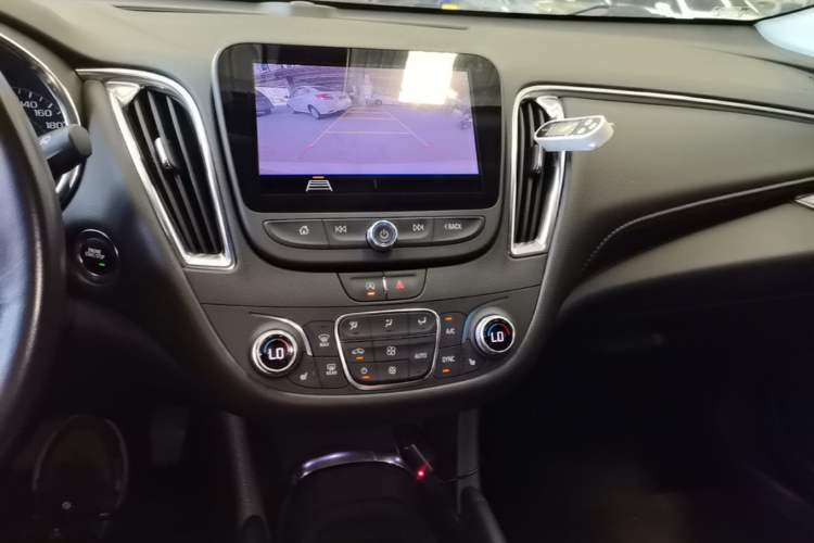 Used Chevrolet Malibu XL 2022 535T Automatic Sport Edition Audio And AC Panel