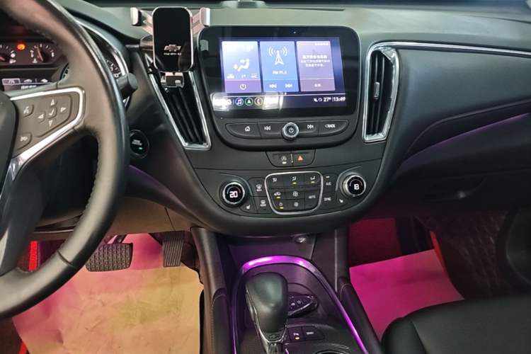 Used Chevrolet Malibu XL 2022 Redline 550T Automatic Sport Edition Audio And AC Panel