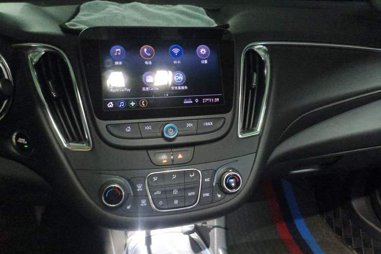 Used Chevrolet Malibu XL 2022 535T Automatic Sport Edition Audio And AC Panel