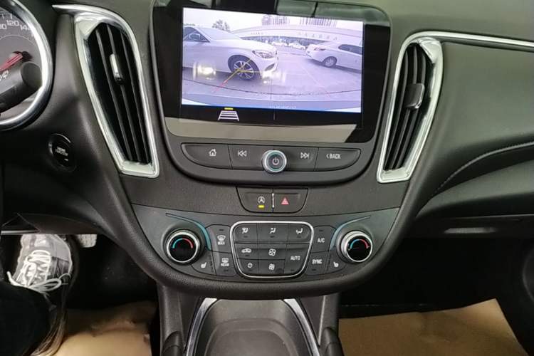Used Chevrolet Malibu XL 2022 535T Automatic Sport Edition Audio And AC Panel