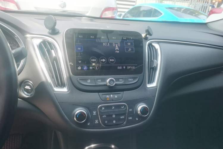 Used Chevrolet Malibu XL 2022 535T Automatic Sport Edition Audio And AC Panel