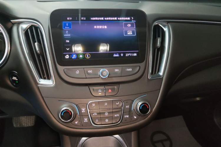 Used Chevrolet Malibu XL 2022 535T Automatic Sport Edition Audio And AC Panel