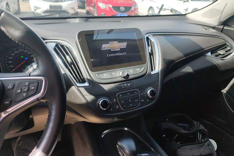 Used Chevrolet Malibu XL 2022 535T Automatic Sport Edition Audio And AC Panel