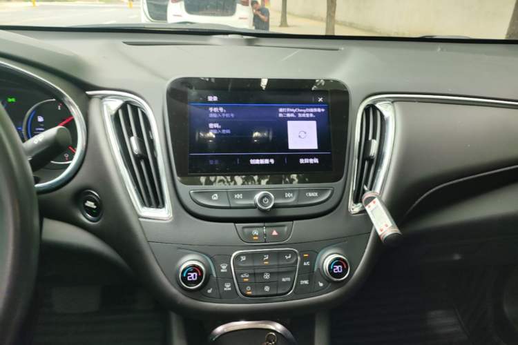 Used Chevrolet Malibu XL 2022 535T Automatic Sport Edition Audio And AC Panel