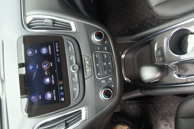 Used Chevrolet Malibu XL 2022 535T Automatic Sport Edition Audio And AC Panel
