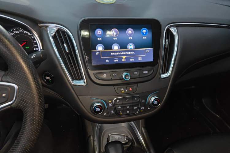 Used Chevrolet Malibu XL 2022 535T Automatic Sport Edition Audio And AC Panel