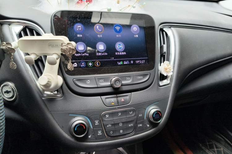 Used Chevrolet Malibu XL 2022 535T Automatic Sport Edition Audio And AC Panel