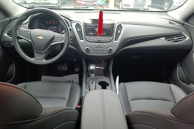 Used Chevrolet Malibu XL 2022 535T Automatic Sport Edition Center Console