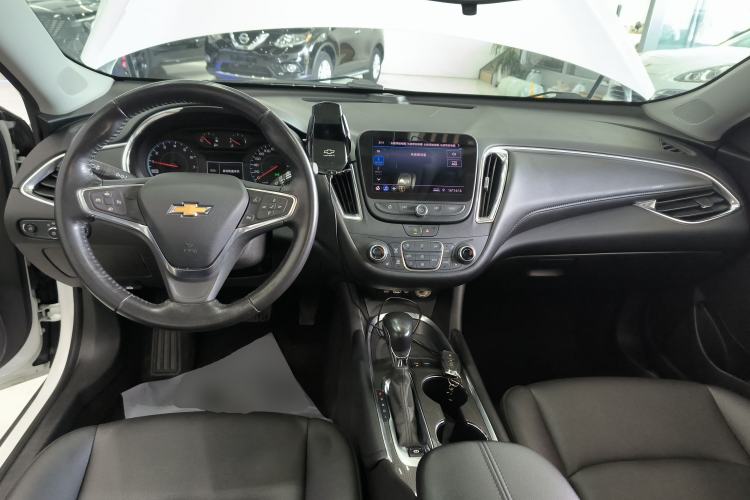 Used Chevrolet Malibu XL 2022 535T Automatic Sport Edition Center Console