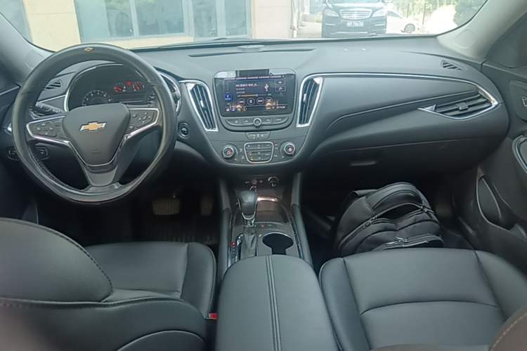 Used Chevrolet Malibu XL 2022 535T Automatic Sport Edition Center Console