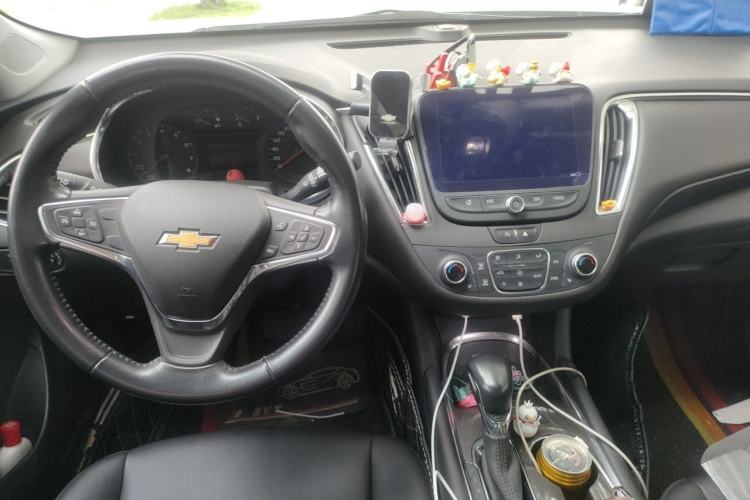 Used Chevrolet Malibu XL 2022 535T Automatic Sport Edition Center Console