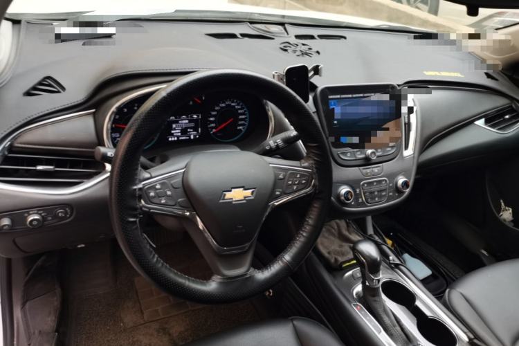 Used Chevrolet Malibu XL 2022 535T Automatic Sport Edition Center Console