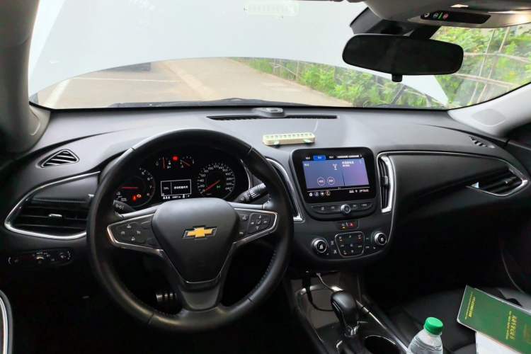 Used Chevrolet Malibu XL 2022 535T Automatic Sport Edition Center Console