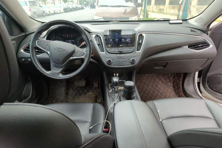 Used Chevrolet Malibu XL 2022 535T Automatic Sport Edition Center Console