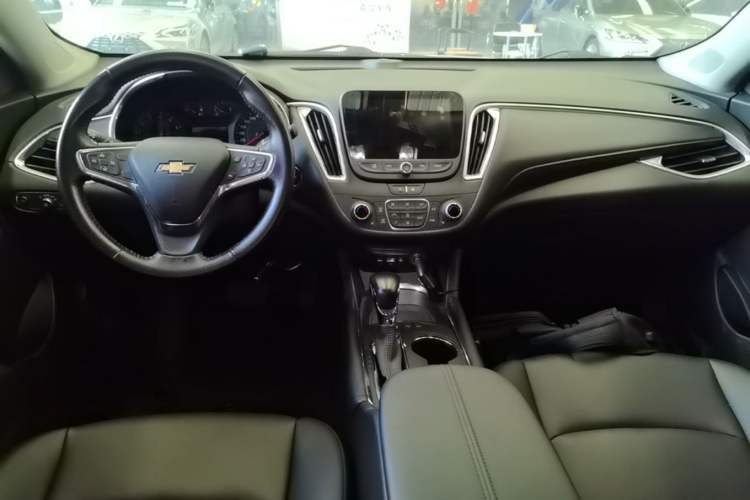 Used Chevrolet Malibu XL 2022 535T Automatic Sport Edition Center Console