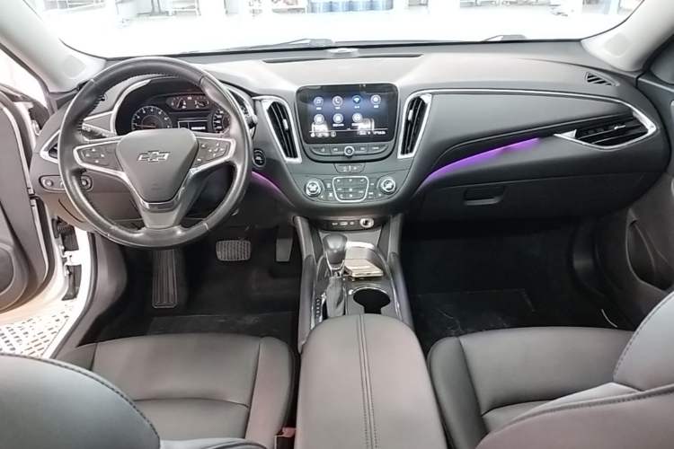 Used Chevrolet Malibu XL 2022 535T Automatic Sport Edition Center Console