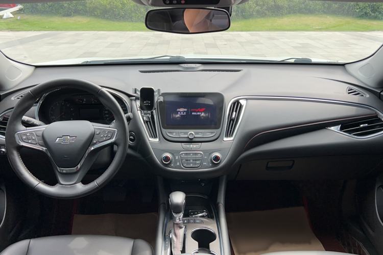 Used Chevrolet Malibu XL 2022 Redline 550T Automatic Sport Edition Center Console